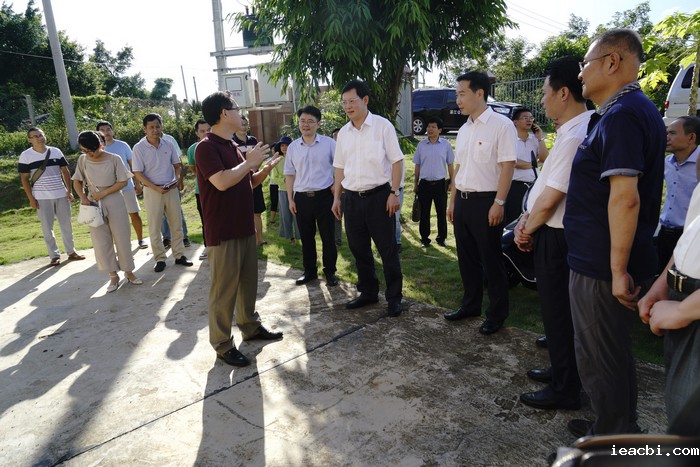 _DSC9276-218.6.29-7副所长李端奇向市委书记郑人豪介绍实验站研究进展.jpg _DSC9276-218.6.29-7副所长李端奇向市委书记郑人豪介绍实验站研究进展.jpg